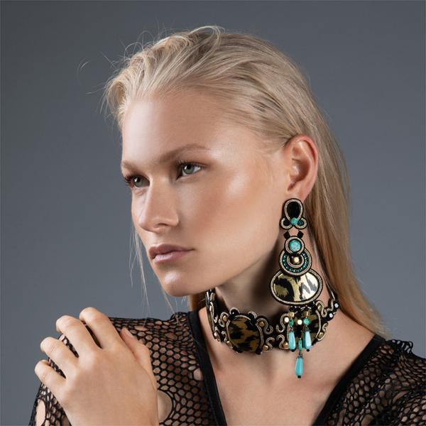 Sip, talk fashion & ring in the Holidays