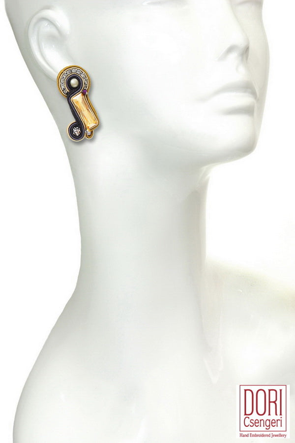 Elara Exceptional Earrings