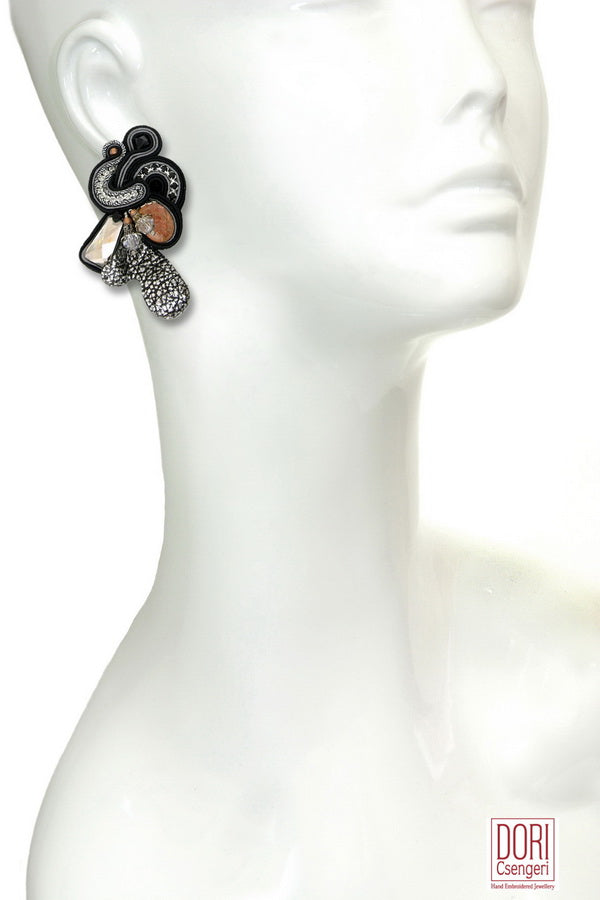 Jalousie Striking Earrings