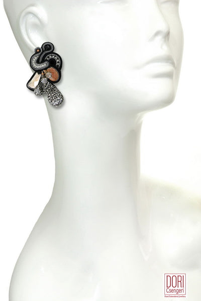 Jalousie Striking Earrings