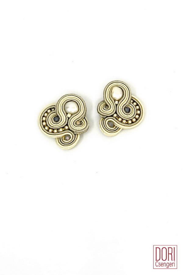 White Town Classic Earrings