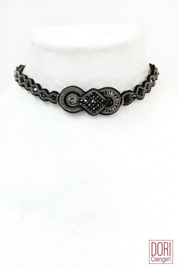 Madison Delicate collar