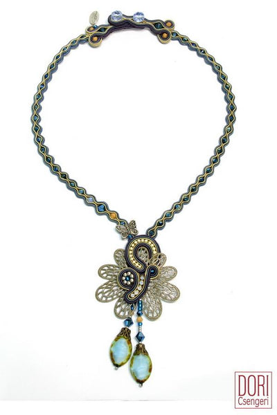 It Girl Floral Necklace